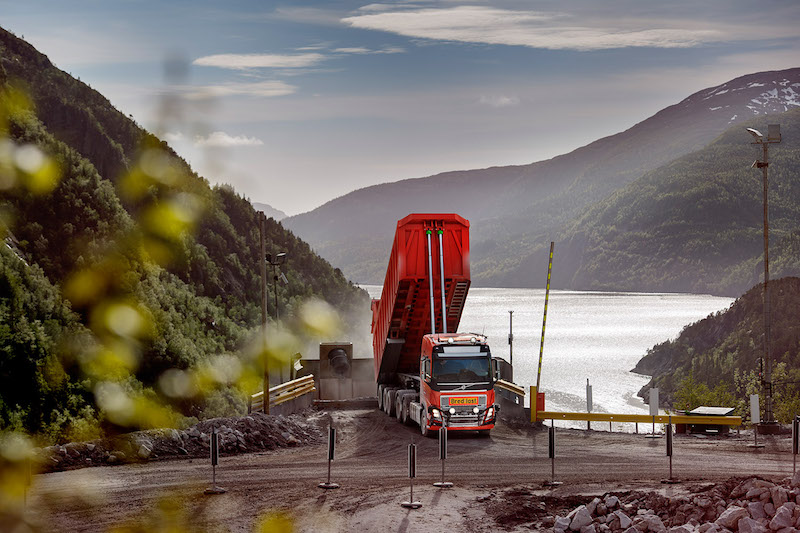 配图4：沃尔沃卡车在挪威Brønnøy Kalk AS首个商业自动运输解决方案.jpg